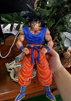 1/6 Scale First Super Saiyan Son Goku - Dragon Ball Resin Statue - D-M Studios