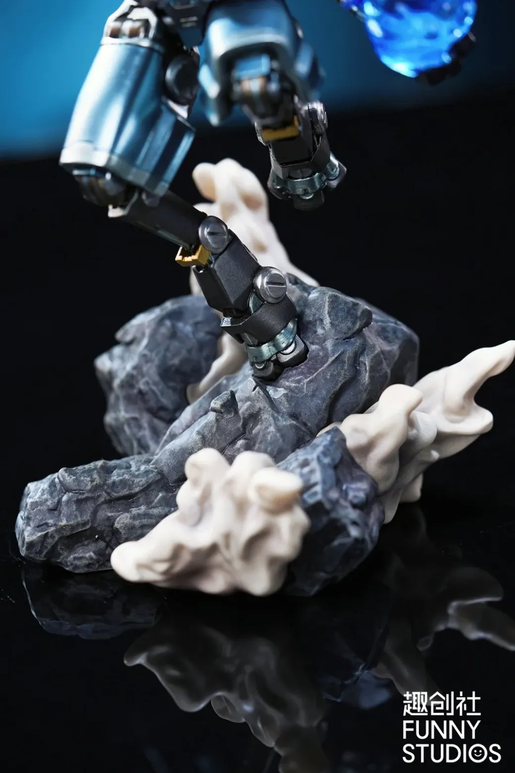 1/8 Scale Machine Lucario - Pokemon Resin Statue - Funny Studios