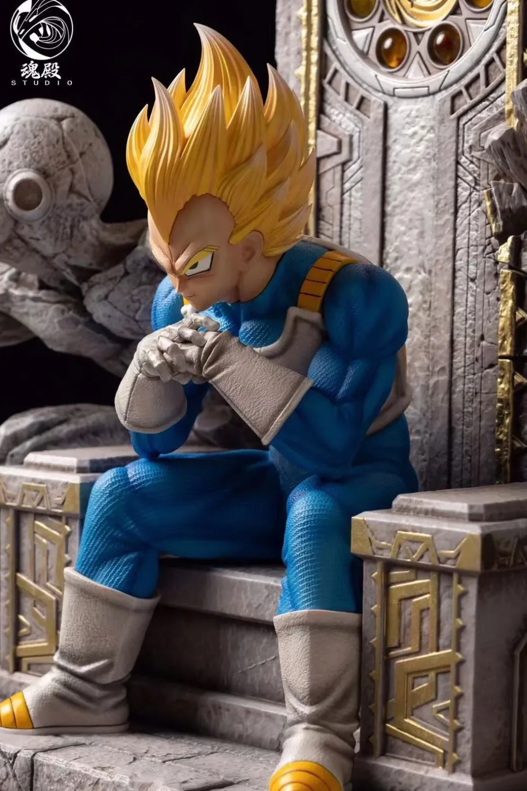 1/4 Scale Throne Super Saiyan Vegeta with LED - Dragon Ball Resin Statue - HunDian Studios