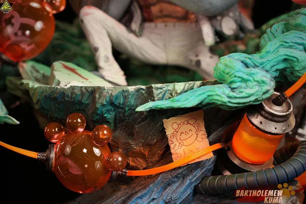 Bartholomew Kuma with LED - ONE PIECE Resin Statue - Super Bomb Studio