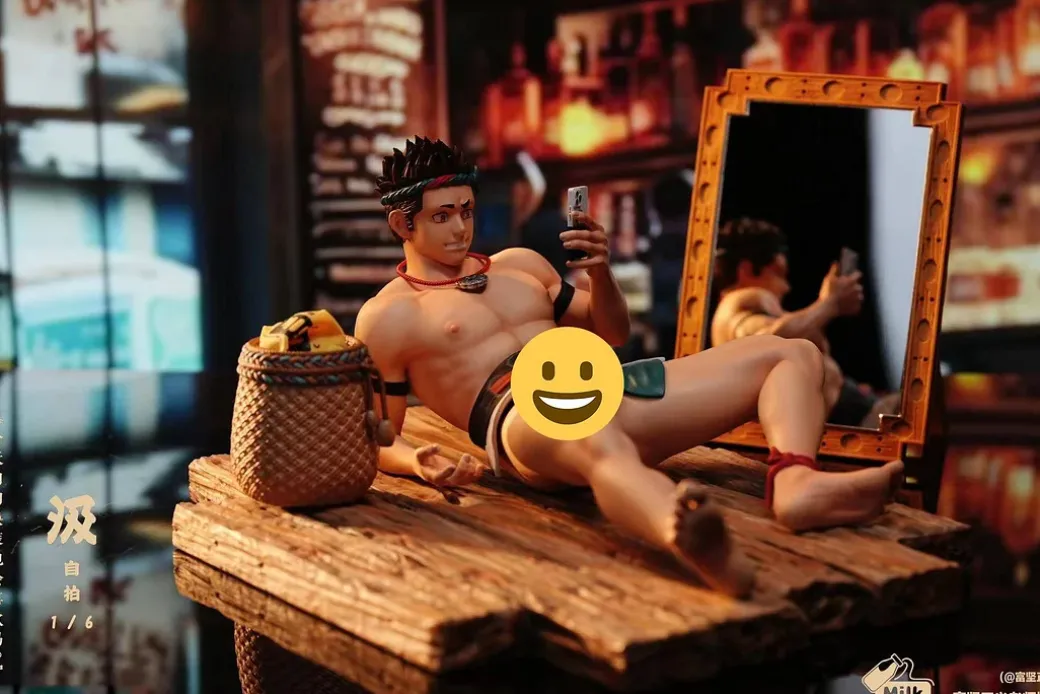 Licensed Selfie of Ji - Original Design Resin Statue - Milk Club Studio