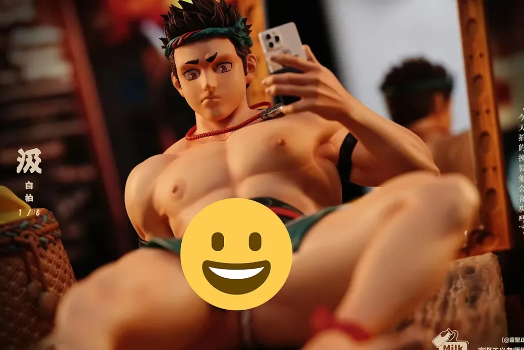 Licensed Selfie of Ji - Original Design Resin Statue - Milk Club Studio