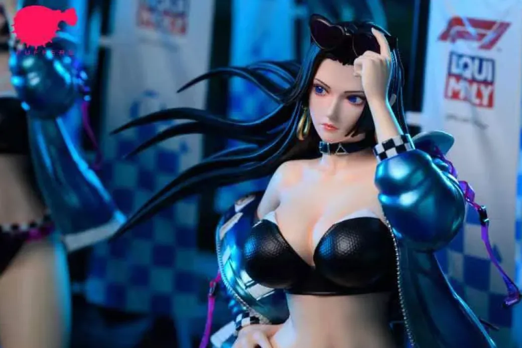 Racing Girls Boa Hancock - ONE PIECE Resin Statue - Puffer Studio