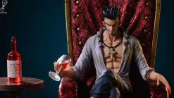 Sitting Dracule Mihawk - ONE PIECE Resin Statue - Brain Hole Studio