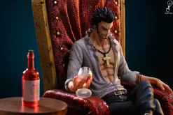 Sitting Dracule Mihawk - ONE PIECE Resin Statue - Brain Hole Studio