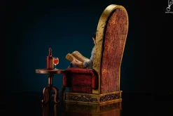 Sitting Dracule Mihawk - ONE PIECE Resin Statue - Brain Hole Studio