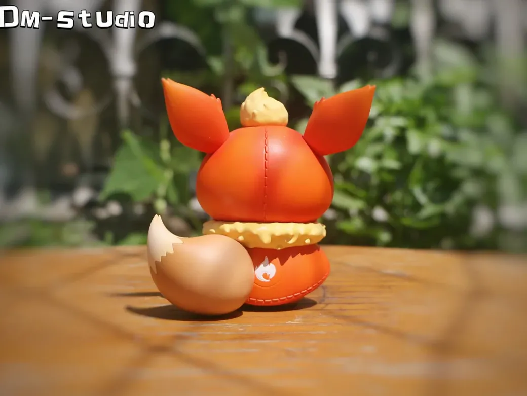 Small & Big Scale Flareon Cosplay Eevee - Pokemon Resin Statue - DM Studios