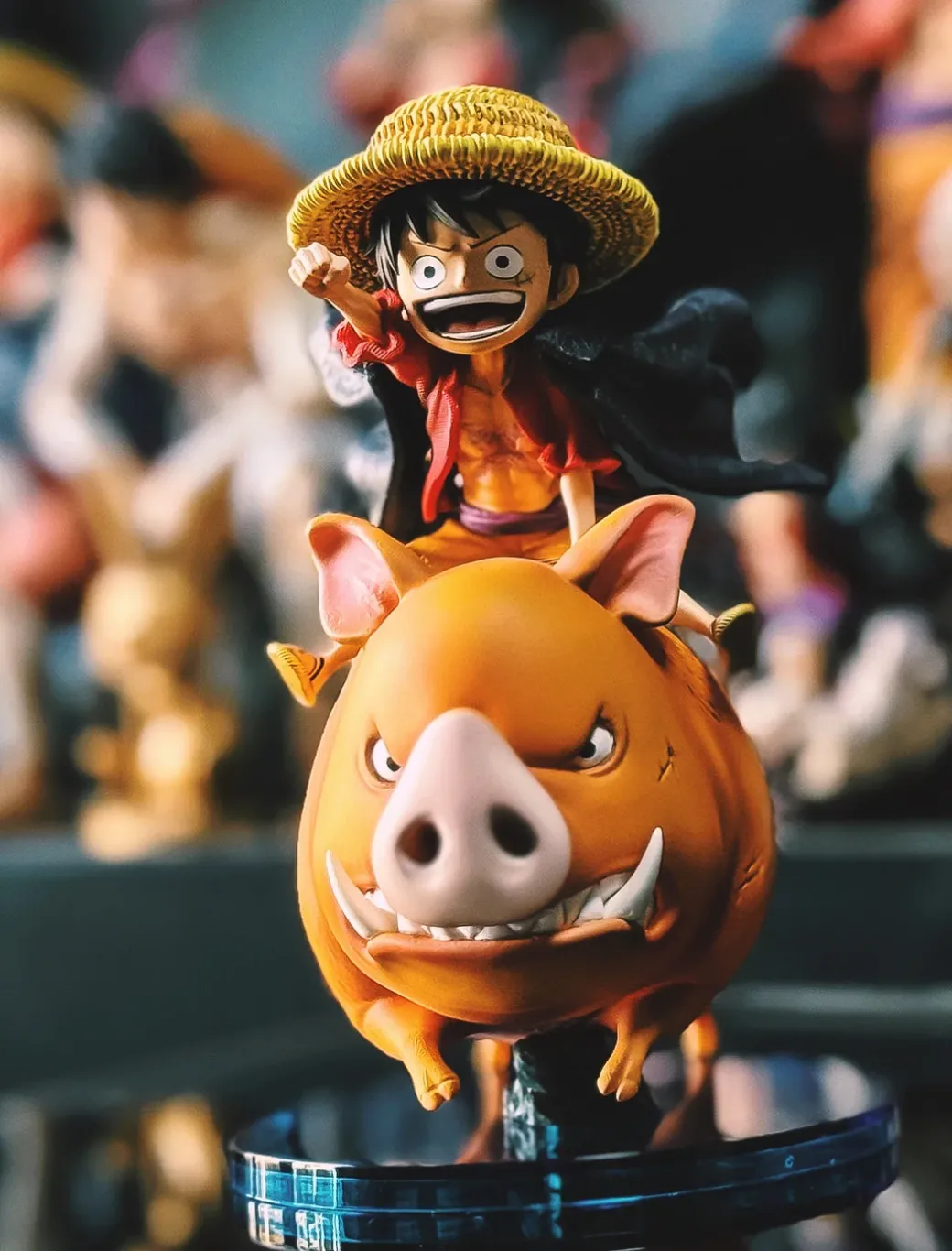 WCF Scale Pig Riding & Monkey D. Luffy - ONE PIECE Resin Statue - ONE Piece. Studio